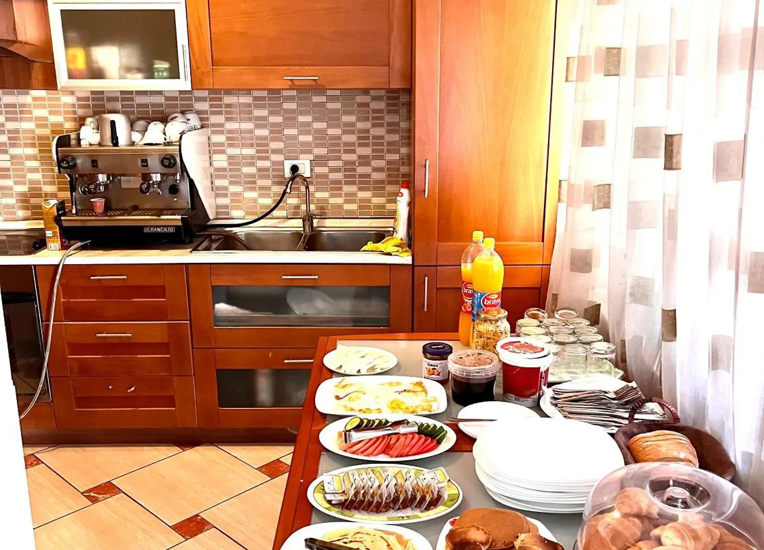 Rooms Dionis Тирана