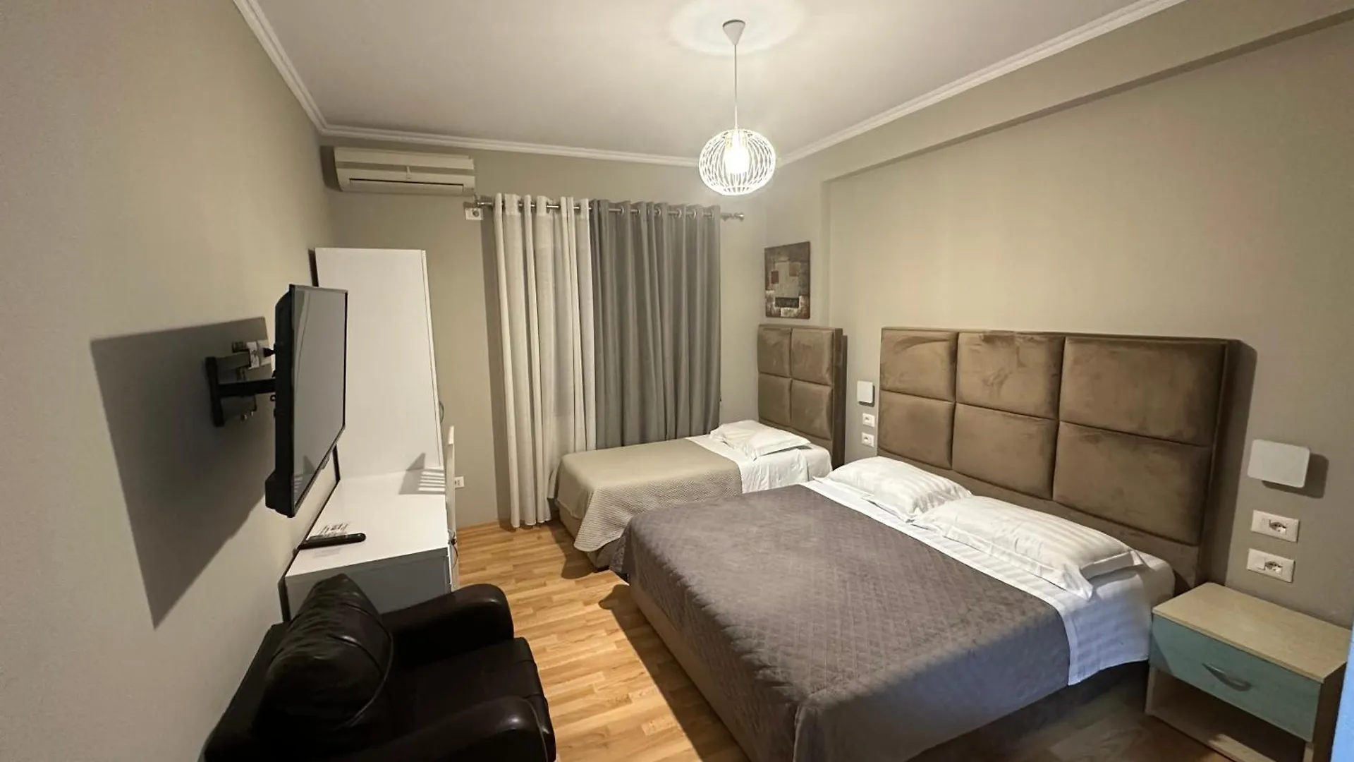 Rooms Dionis Tirana 2*,