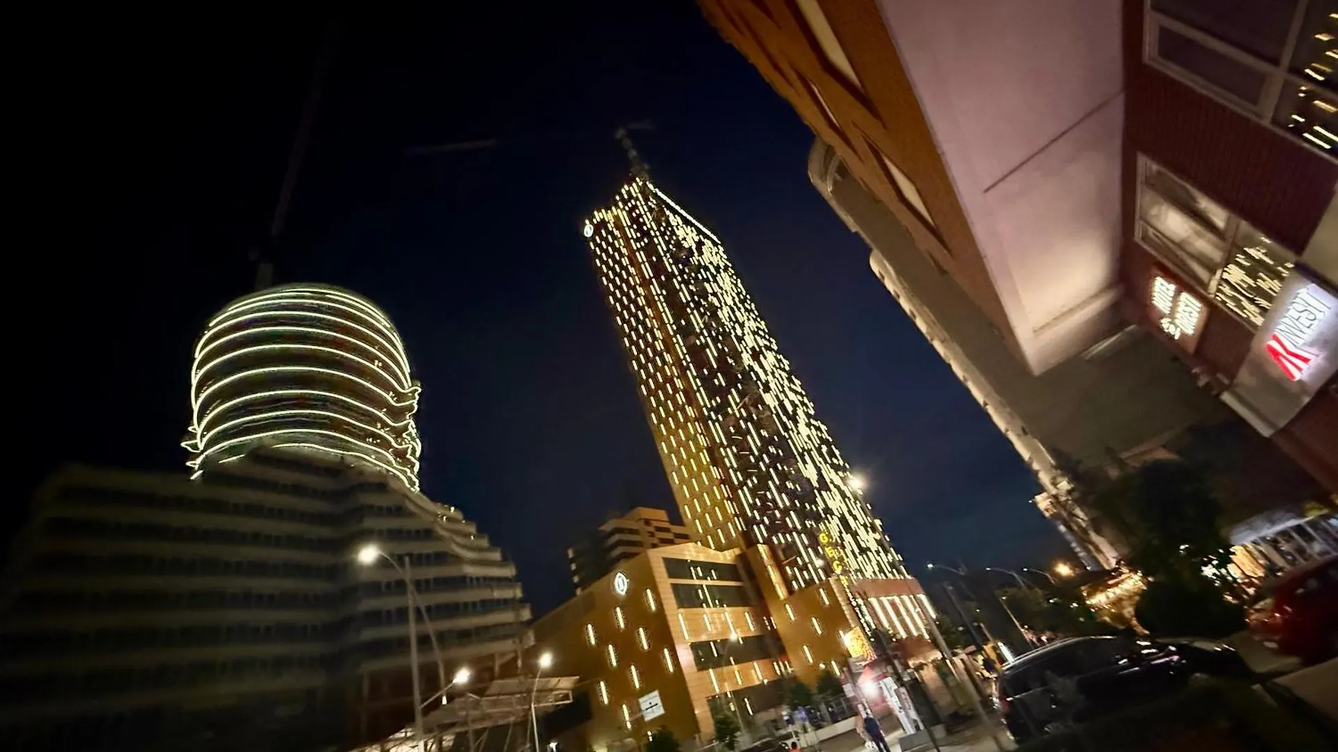 Rooms Dionis Tirana 2*,